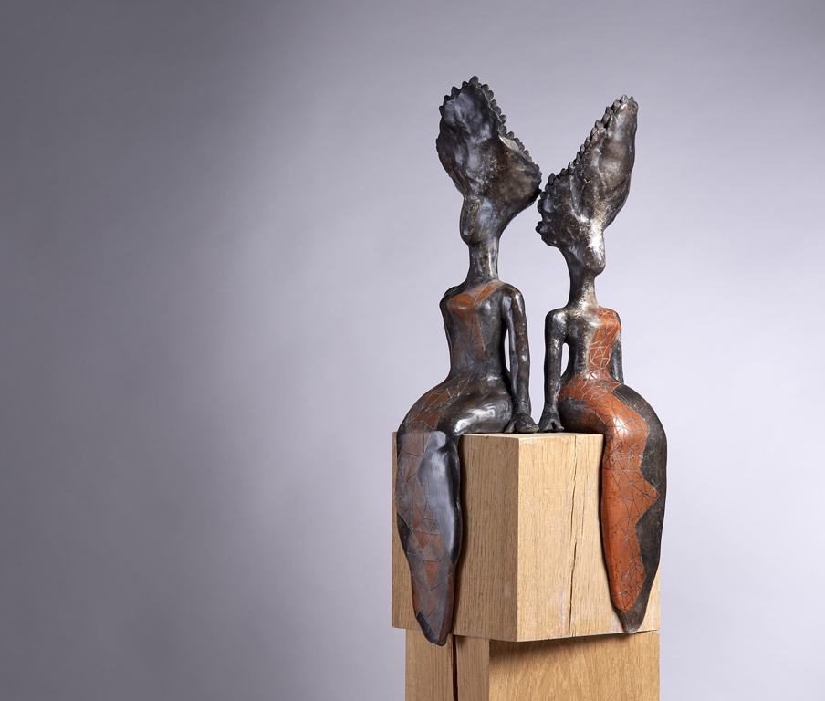 sculpture-2 femmes assises